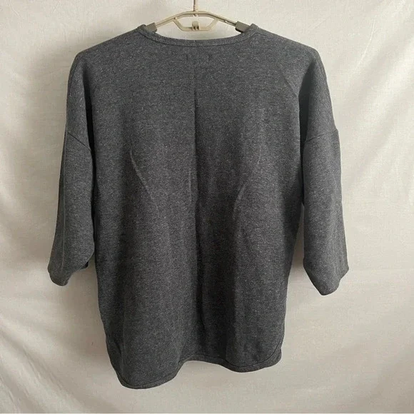 3/4 sleeve “this is no ordinary housewife” sweatshirt size L/XL - Picture 2 of 13